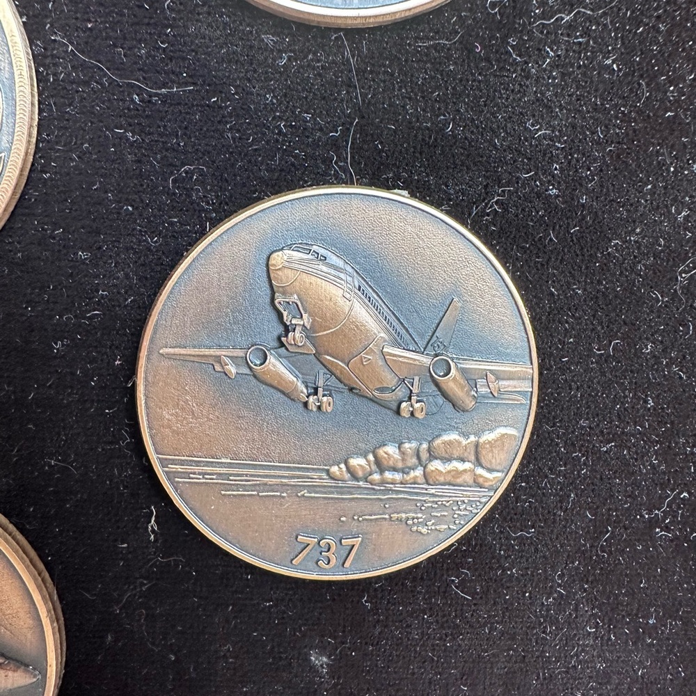 Vintage Boeing 35 Years Commemorative Bronze Collectible Coin Plaque (1986) - Picture 5 of 11